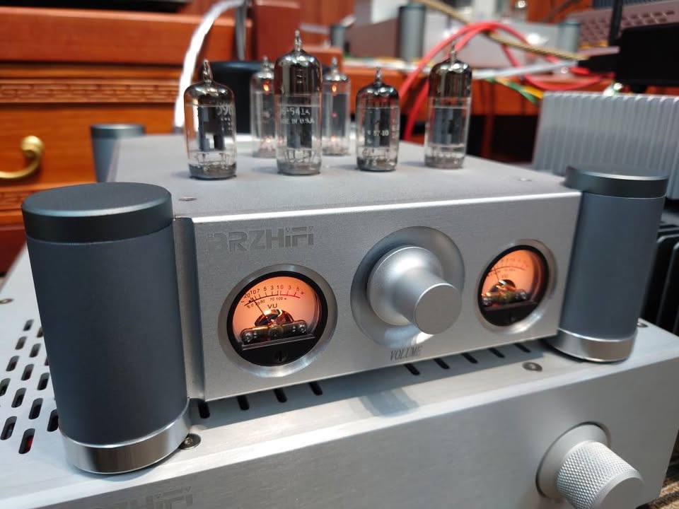 PreAmp 12AX7 mô phỏng mạch Maranzt có đèn VU